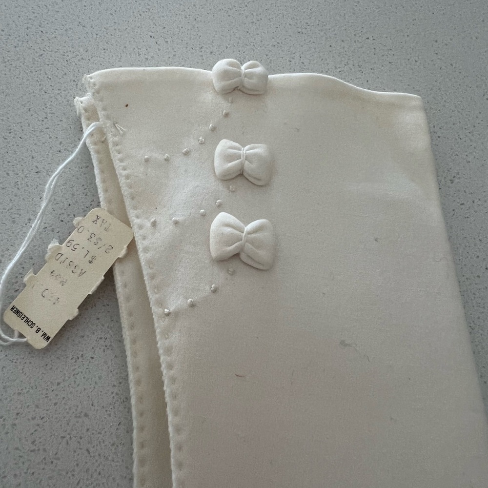 Vintage assorted Women's Gloves Set - Sage, Cream, Black, Light Blue - Picture 6 of 6